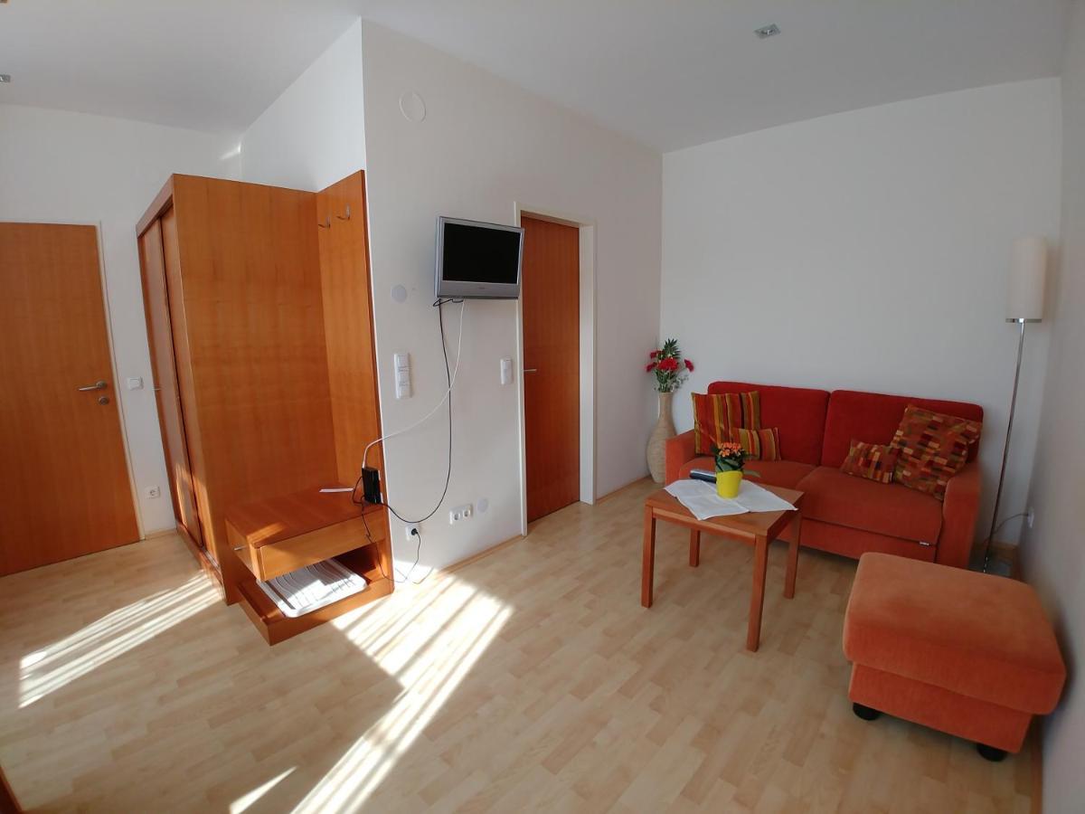 Lei'S Wok Hotel Neusiedl am See Bagian luar foto